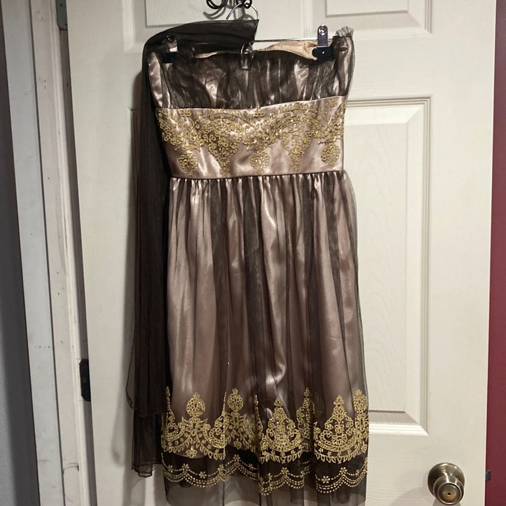 Fiesta strapless dress with zip up back. Size small.